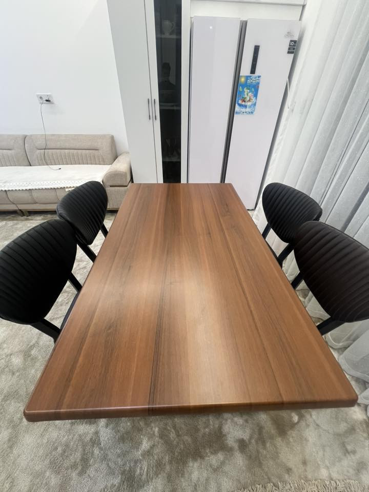 ميز و كراسي 
مكان رحيم اوا 

١٥٥ الف 
***********
