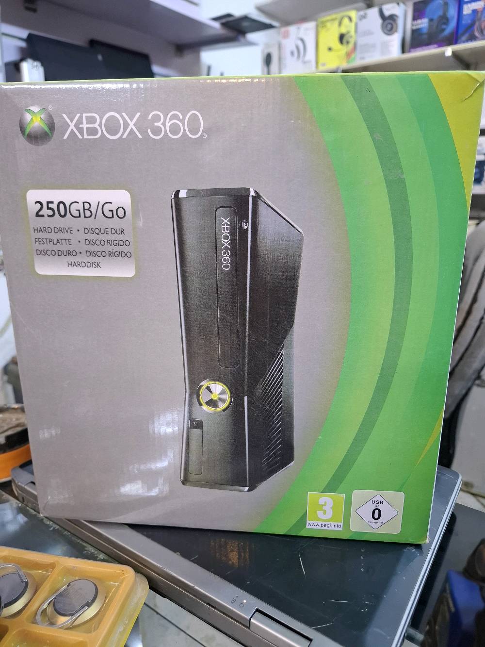 اكس بوكس ٣٦٠ للبيع مع ٣٠ لعبه ورام ٢٥٠ گيگا مع جوستكات ثنين واير وبلوتوث الجهاز نظيف جدا جدا السعر ١٥٠ بيه مجال بسيط للاتفاق مراسلتي على الرقم 
ما حالة الجهاز؟ هل هو جديد أم مستعمل؟: 
مستخدم نظيف 
ما هو موقعك لغاية التوصيل أو المعاينة؟: 
توصيل بغداد وكل محافظات العراق 
هل السعر قابل للتفاوض؟: 
قابل للتفاوض بسعر بسيط 