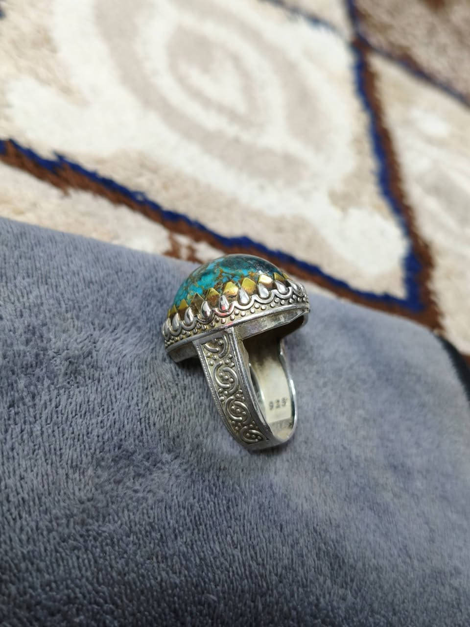 فيروز جبيرة وصياغة ثكيلة عيار ٩٢٥
سعر قفل ١٥٠ الف لاتكول بلغرام وهلكد اني ابيع قطعة حلوى وقديمة


**إذا كنت صاحب هذا الإعلان وتريد حذفه لأي سبب، رجاءا أرسل رسالة إلى الدعم الفني**