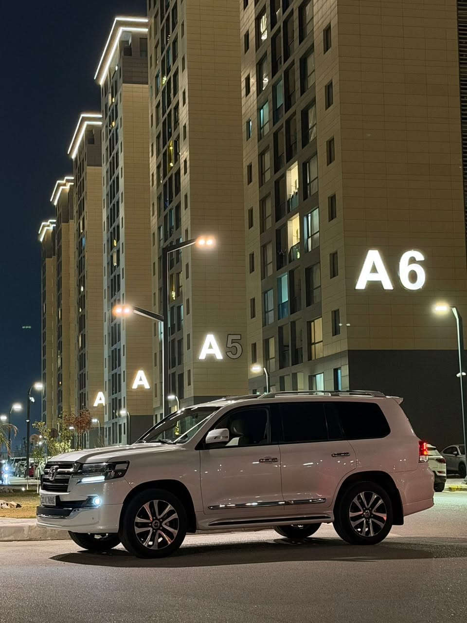 اسلام عليكم
لاندكروز 2019 للبيع
كراند تورنك SAS باب اول 
3 شاشات
شاحن واير ليس 
الكشنات كهرباء كشن السايق 3 حركات 
فتحه
بصمه جميع الابواب 

سياره كفاله عامه  ما عدى الدعاميه الخلفيه صبغ اثر شخوط 
ماشيه حقيقي 78km
السعر 535$

 مكان السياره بغداد حي الجهاد 
***********
