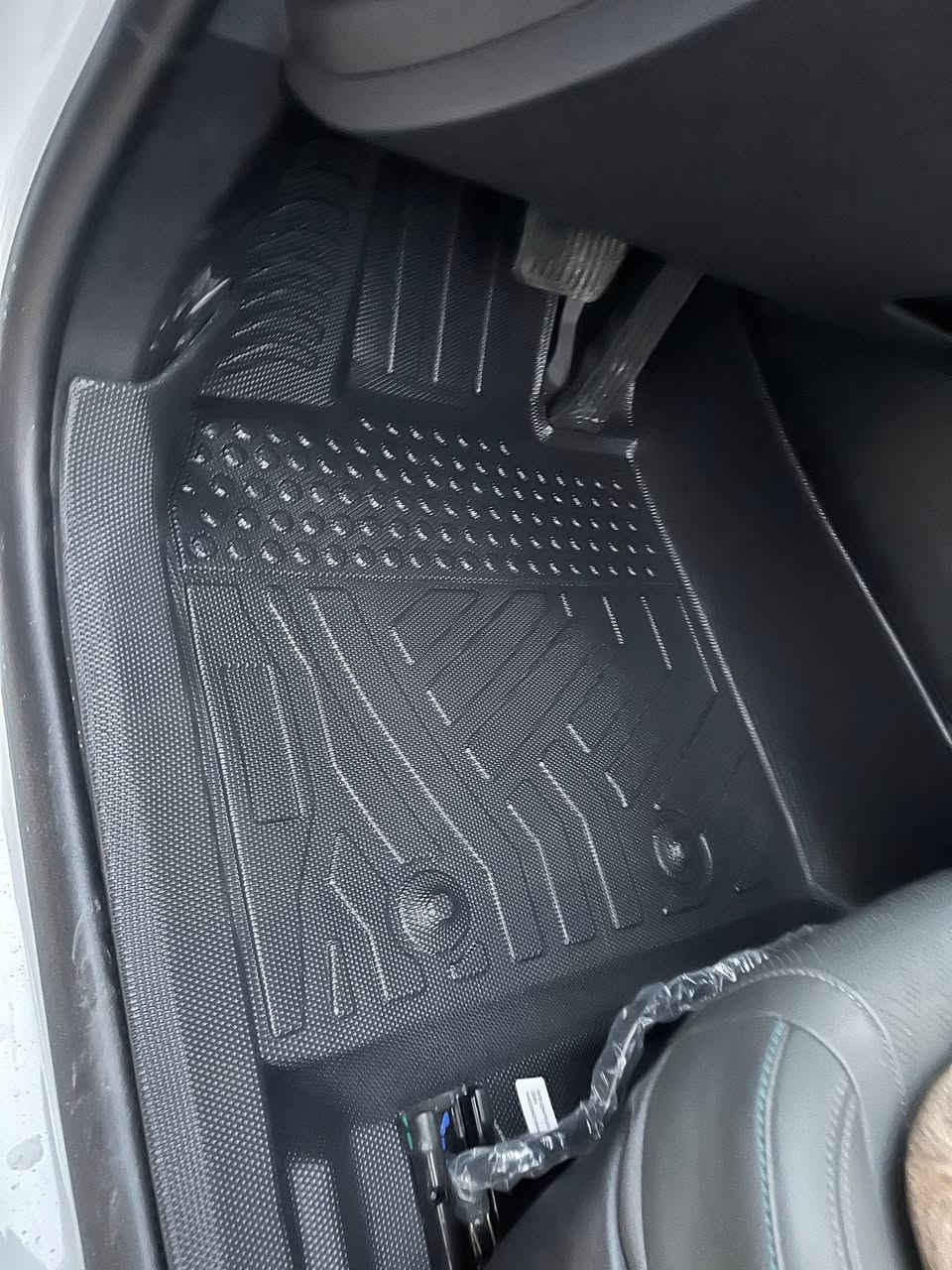 ارضية سيارات ربل فخمة تغطي الدوسه (5D) حوضية بقياسات وقالب بلادي على حسب نوع و موديل سيارتك 
متوفر لجميع سيارات الـ ( ٥ راكب) و ( ٧ راكب)
المواصفات :
✅ نوعية ممتازة ثخينة  ..
✅ تحافظ على ارضية السيارة الاصلية ..
✅ تحميها من الماء والتلف ..
✅ قياسات الارضيات حسب نوع وموديل كل سيارة ..
✅ تعطي منظراً جمالياً راقياً للسيارة ..
✅ سهلة الغسل بالماء أو المسح ..
✅ تغطي الدوسة الجانبية بالكامل ..
✅ بدون رائحة ..
السيارت المتوفرة ⬇️⬇️⬇️
Jetour T1
Cadillac 23
Sorento 23 
Land Cruiser 23
Charger 23
C300 23
Prado 25 
Mg 5 25
Mg Gt 23
Tucson 23
Sportage 23
Corolla 23
Camry 23
Elantra 23
Crown 23
Hilux 23 
Cerato 24 
Jeep Grand Cherokee 24
Jeep Grand Cherokee 17
RAV4 24
Rogue 23

للحجز او الاستفسار مراسله الصفحه على الخاص 
 ***********    او على واتساب 📩

#سيارات  #سيارات_كماليات

