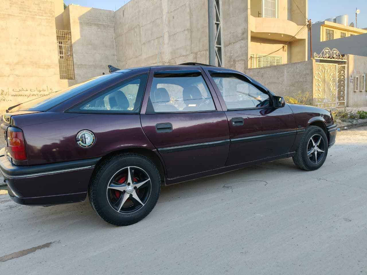 للبيع Opel Vectra موديل 1991 رقم نينوى (إنكليزي)، سيارة مرتبة وسعرها مناسب مقارنة بحالتها.

- مبدل بيها سستم.
- شرط من القلب والدعم، لا من الصندوق ولا من البجم.
- بيها ضربة خفيفة بالسقف يم التنتة 
- اني الشرعي وشرط التحويل 
- السعر 36 ورقة وبيها مجال 
- للتواصل *********** واتساب 
- *********** واتساب موصل, نينوى
