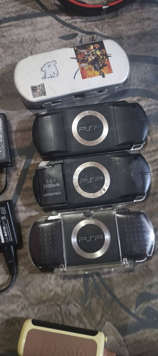 سلام عليكم  
بي اس بي عدد 3 
ثنين كاملات مع حافضات 
وحد نقص العاب ونقص باب 
مع ثنين شاحنات 
سعر 175 عواني بغداد توصيل موجود 
*********** 
ملاحظه ابيعهن كلهن
