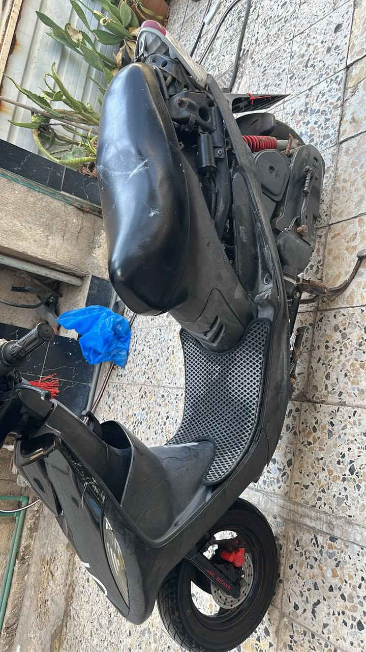 السلام عليكم شباب
دراجه ماكس نظيفة ملاحات فول 
شلعه بيها تشك الگاع 
كلجات رياضي عليها 
دراجه كلها بلادية
مصار هواي من نزلتها من رمبه 
غراضها موجوده مسلفنه 
إذا مو شراي لتدخل وتحجي بكيفك 
***********
