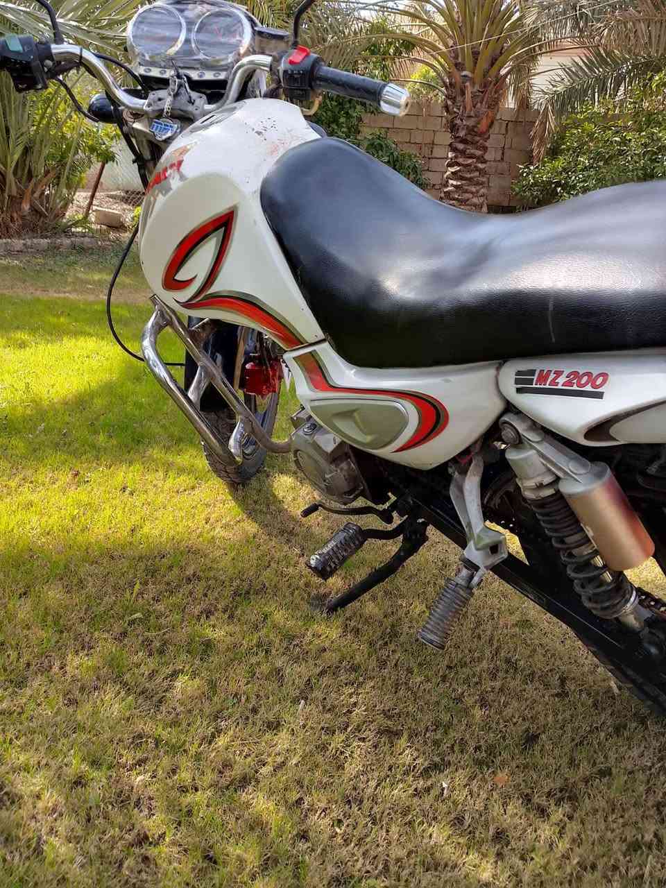 السلام عليكم دراجه سنكي موديل 2018 نضيفه محرك 150 دراجه نكره سلف كهربائيات شغاله الاستفسار ***********
