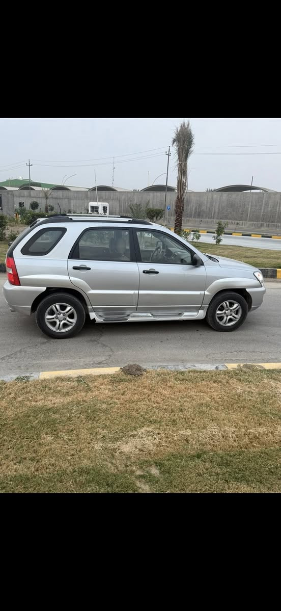 السلام عليكم
سبورتج للبيع خليجي موديل 2008
سياره جهازه مكينه حداده تبريد تخم تاير كهربائية 
السياره مكفوله بس فقط شخط بل باب مصبوغ فقط الشخط
رقم دولي سنويه جديد هزه جديد رقم اربيل 
مكان السياره بابل الهاشميه 
السعر 110 وبيه مجال 
***********
