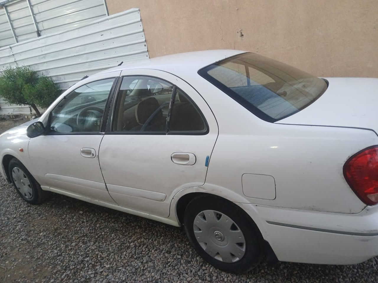 السلام عليكم
نيسان موديل 2009 رقم بغداد باسمي 
بيها بارد جاملغ وباب خلف سايق كير محرك صدر خير من الله 
مكان بغداد الراشدية السعر 90وبيها مجال 
***********
