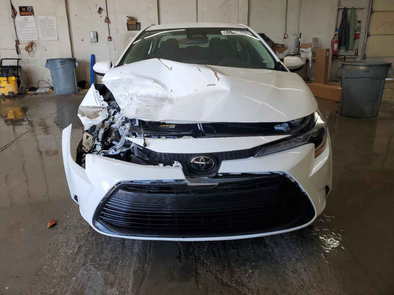 للبيع كورلا موديل 2024 الضرر بونيد او جاملق فقط اموضح بل صورة بدون دواخل  مكان السيارة كركوك للستفسار *********** الضرر اموضح بل صورة
