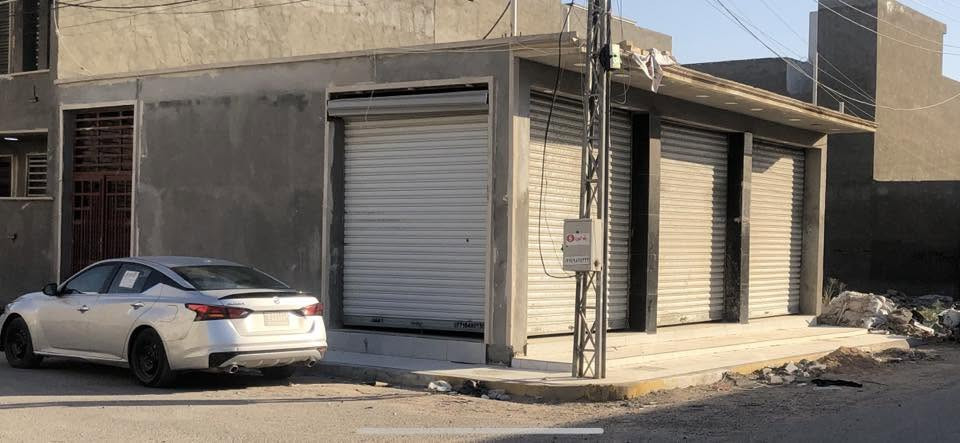 محلان ركن للايجار - حي دجلة - الدورة 🏪🔥

📍 شارع القمة الرئيسي
📍 بصف ماركت 3 طوابق + صيدلية + اطباء + جيم نسائي

التفاصيل:
 •  محل ركن + المحل اللي بصف الركن
 •  المساحة: واجهة 3م × نزال 8م لكل محل
 •  مناسب لكل النشاطات: صيرفة، موبايلات، صالون، كوفي

السعر:
الايجار الشهري: 350 الف 
عرض : اول شهر فقط 250 الف 🎉

للحجز والاستفسار: [***********]
