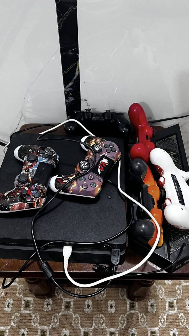 بلستيشن فور4 سلم كامل ملحقات 4 جوستكات  + فيفا 23 مكفول من كلشي السعر 245


**إذا كنت صاحب هذا الإعلان وتريد حذفه لأي سبب، رجاءا أرسل رسالة إلى الدعم الفني**