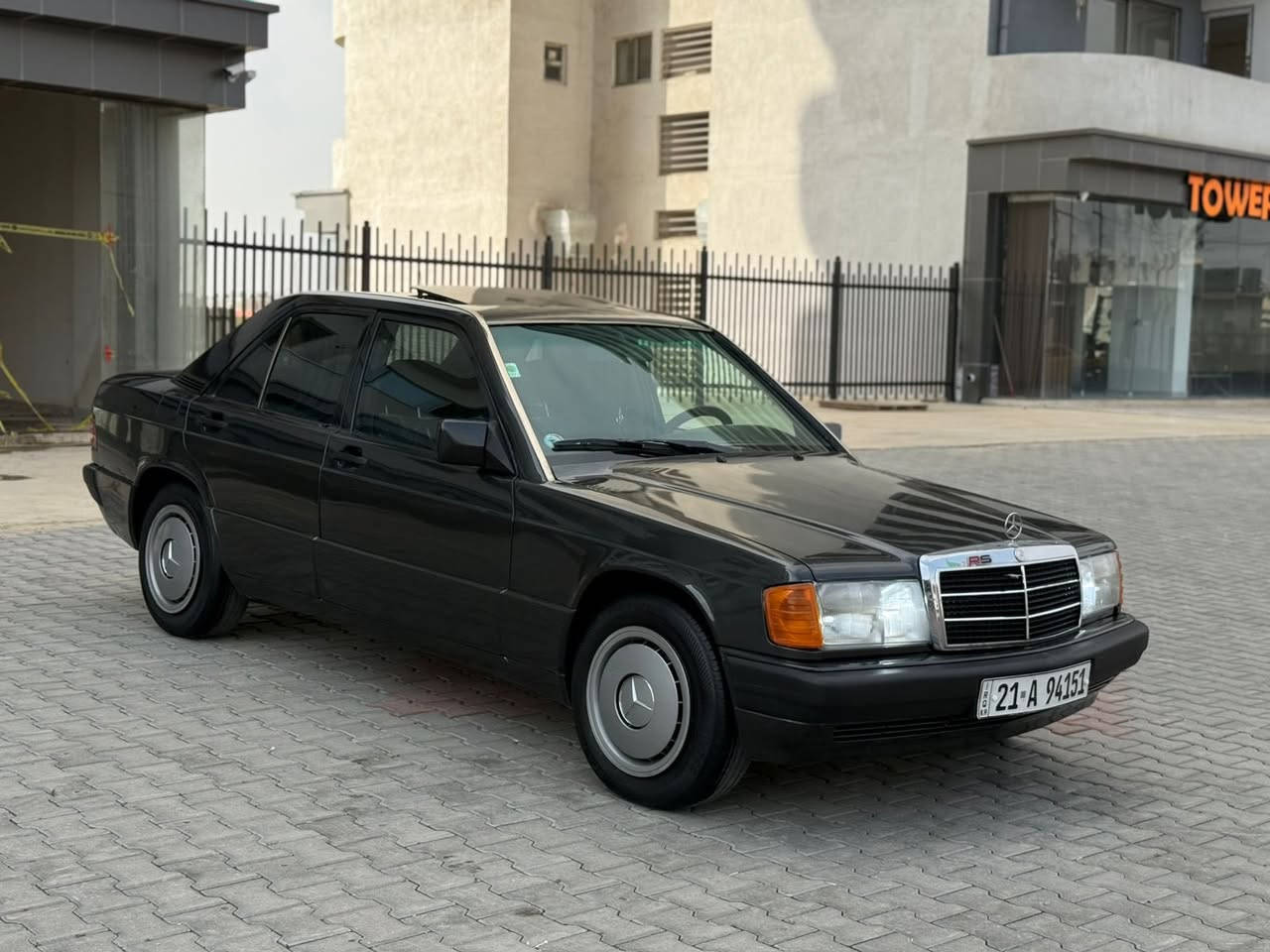 للبيع مارسدس 190طيارين موديل 1991 گير محرك محور بطه 2500vvt  مصبوغه عام للجمالي بدون ضربه بدون خياس سياره بدون تبريد اوربي رقم سليمانيه دولي سنويه لحد 2030سياره جاهزه بدون نواقص سعر 54بي مجال***********مكان سياره كركوك
