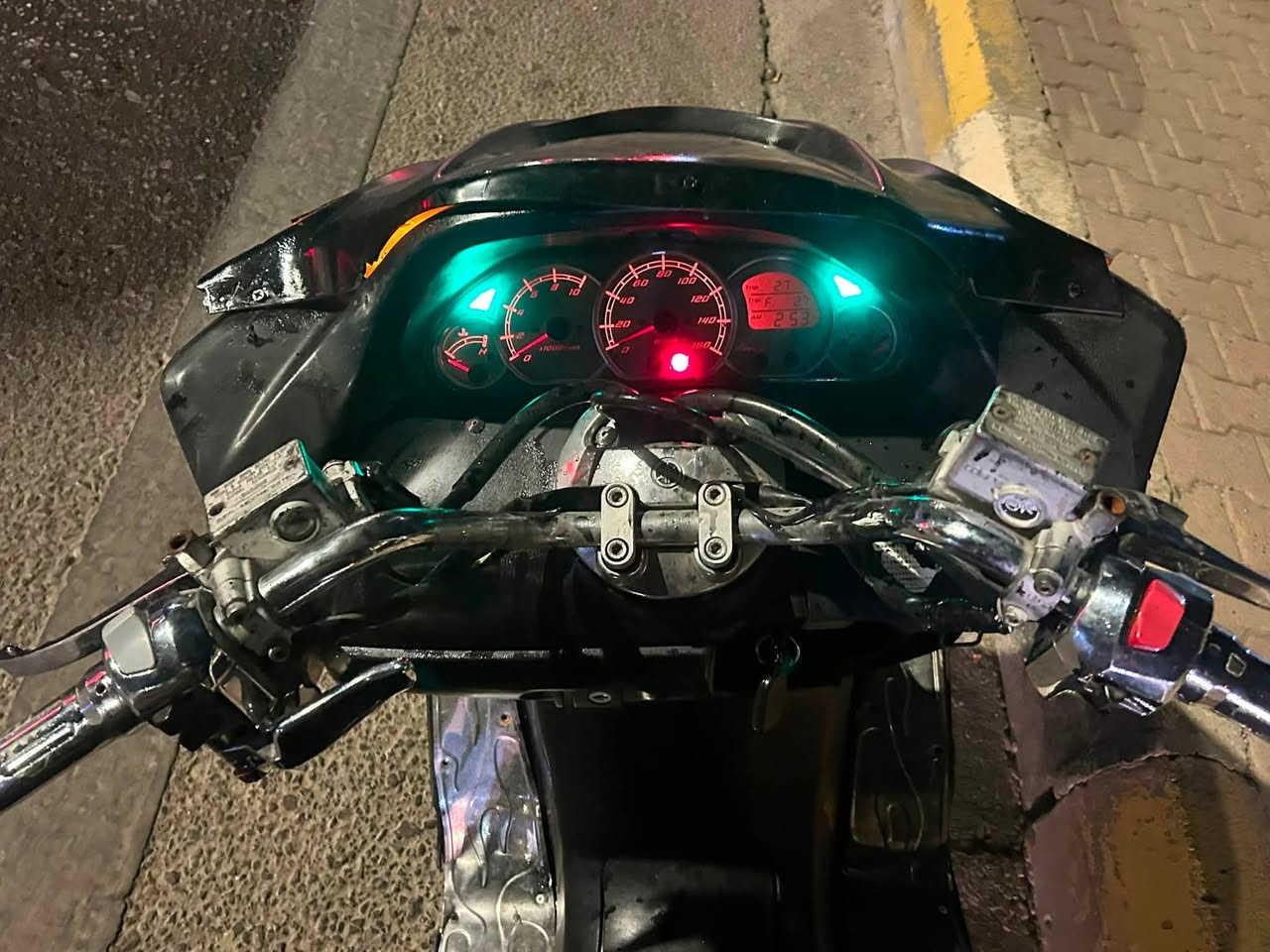 سڵاوی خواتان لێبێت ماتۆڕی ماجێستا بۆ فرۆشتن
مەکینەی250cc
قاچ خاسە سویچ و کۆنترۆڵ لایتی کریستاڵ ڕادێتەر
ساڵۆنسای سپۆڕت مەکینەو گێڕی بەشەرت 
ماڵی دۆستە هەموو گیانی بەشەرت
نرخی 450 هەزارو مامەڵەیە شوێن سلێمانی توەمەلیک 
***********

