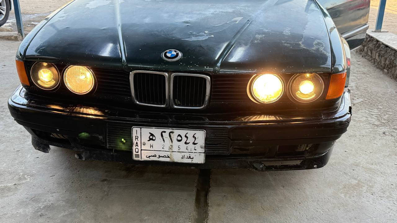 السلام عليكم للبيع BMW حجم 730 موديل 1992
السياره حداديه اماميه وخلفيه كله جديد 
تخم تاير جديد مكينه وكير خير من الله 
كشنات كهربائية 
كهربائيات كله شغاله 
العنوان بابل
سعر 38 وبيه مجال 
***********
