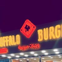 اعلان ضوئي للبيع +طباخ ٢عيون ومروحه عاموديه كبيره وميز كاشير وعندي تطب...