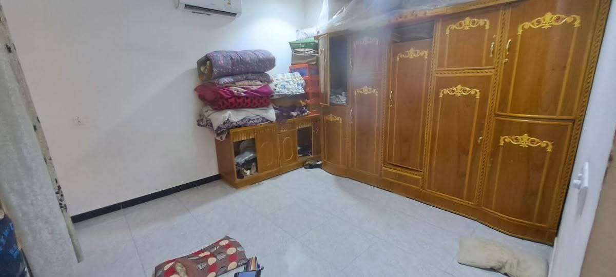 بيت ١٢٠ متر للبيع زراعي واجهة ٦ ونزال ٢٠ طابقين ونص ٤ غرف نوم واستقبال وحمامين وصحيات وملحقاته
الشعب حي المهندسين مقابل سيطرة الشعب القديمه 

للتواصل ***********
