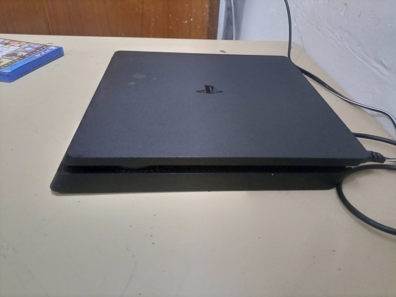 السلام عليكم PS4 سلم للبيع اونلاين وقابل للتهكير نضام 13.02
PS4 slim Lock Sticker  
• سعة 500GB
• جوستكين وحدة عادية ووحدة موشمة مثل ما موجودة بصورة
• وياه قرص GTA5
• الجهاز وياه كل ملحقاته و غير مفتوح لوك ونضيف كلش 
• السعر: خاص
•الموقع: الديوانية
•للتواصل: خاص او واتساب ***********

