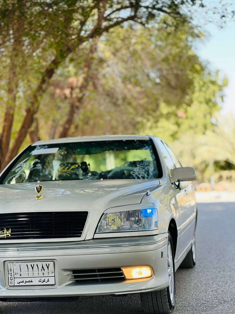 TOYOTA CROWN ROYAL SALON 👑      للبيع او مرااوس
للبيع تيوتا كراون2003
اللون أبيض محجل.
رقم كركوك تسجيل جديد قرار 48 مدفوع كمرك كامله باقيه علرقرم 
مكفوله كفاله عامه من كص ونقل جثه ورسميات والاصوليات فقط ضربه بالجاملغ الخلفي  وطخه بصيطه بلجاملخ المامي 
المواصفات 👇 
٤دكم 
داخل عسلي ملكي 
مكينتها في في تي سي تسعه ستوني شاده وارد يااباني شرط  شاصي 71
تبريد قطعتين امامي خلفي.
اربع كشنات كهرباء.
ستيرن كهرباء+تحكم ستيرن.
برده خلفيه كهرباء اصليه.
مري كهرباء+هيتر♨️.
ويل نجمه 
داخل بيجي مطعم بصاج.
كروز تثبيت سرعه.
تبريد ثلج ❄️.
لايتات كرستال زنون.
بگ لايتات كرستال.
شاشه كرستال ترحيب
دبل شاشه +كامره خلفيه
سستم صوت+دمامت فد شي.
غراض مال جنطه كامله.
العنوان 🏡ألنجف الاشرف
السعر 100وبيها 
للاستفسار واتساب او اتصل  📞 ***********
رجااان الموشراي لا يكسر بلسعر ولسوك كلشي بي الكلمه الطيبه
