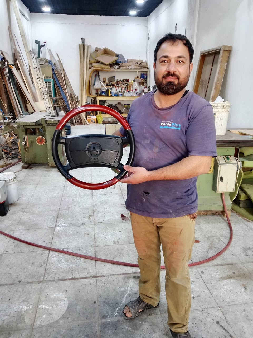 نجاره حازم الخفاجي مكاني كوفه قرب جسر الامام علي مستعد تجهيز انوع الصاجات المارسدس دب و جانبو ***********
