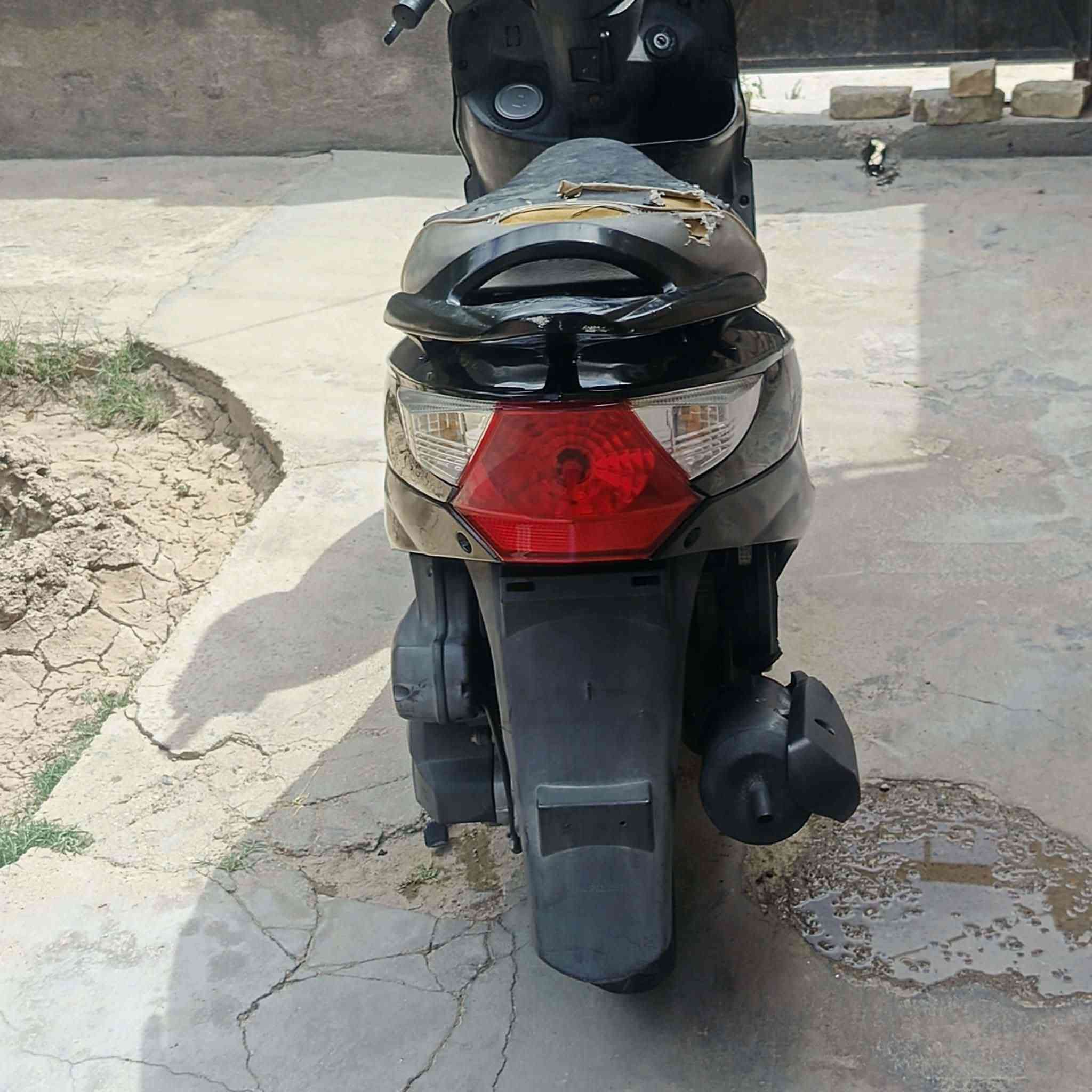 الســلام عليكم
موديل 15 مكيـنه كفاله 
سعر 600 وبيه مجال
***********
