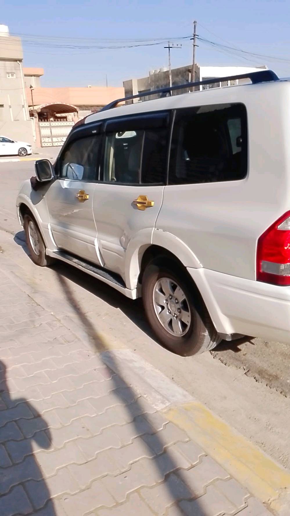 باجيرو 2007 فول 
تحول مباشر 
سياره 7 راكب 
رقم انكليزي جديد 
تبريد 3 قطع 
تخم تايرات جديد 
فور ويل شغال 
كير ومحرك وشرط كهربائية كامله 
مسجل شاشه
دمام خلفي 
قفل مركزي
كروب 5 
حداديه جاهزه 
اي نقص مابيه 
مكفوله من دعاميه لل دعاميه 
مكان كركوك حي الواسطي دور سكك
السعر 92 بيه مجال بسيط

***********ارقم 