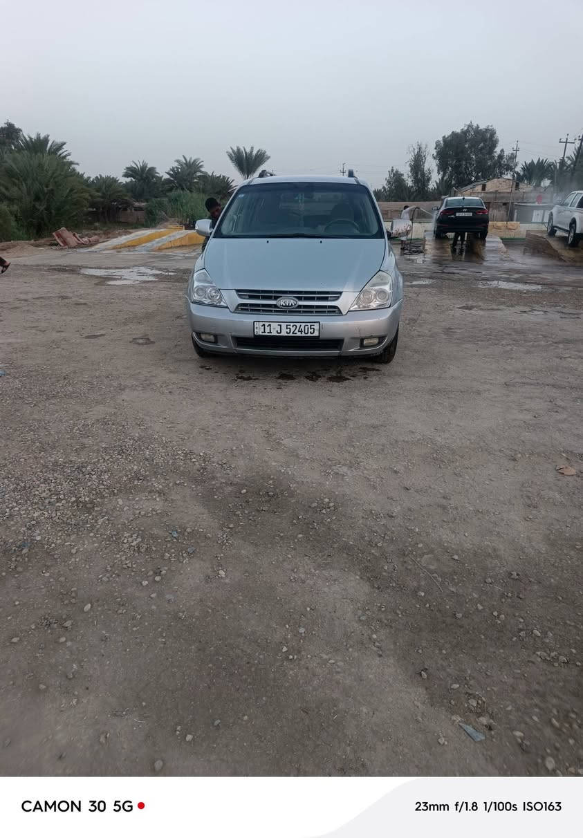 سيدونه للبيع بيهه طخه بجاملغ الامامي والباب جهد العبري ومكينتهه بيهه رواجز  دواخل الاسياره لون رصاصي  للاستفسار اتصل على الرقم ***********  مكلف بنشر وغير متواجد على الفيس بوك
