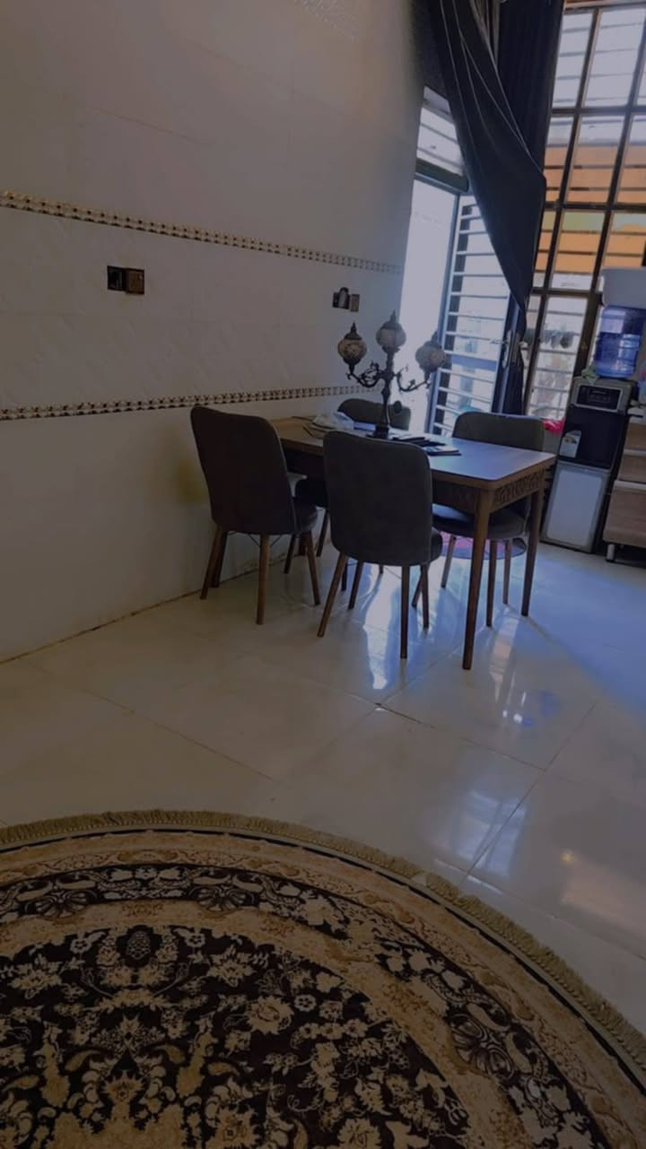 السلام عليكم جبتلكم بيت للبيع السعر 185 بي مجال قليل
الوجهه 11 النزال 33 المساحه 365 ثلاث غرف منام والرابعه صغيرة 
صالتين
صحيات خارجيه وداخليه
ديوانيه
مطبخ
العنوان نهر حسن الكباسي
مدرسة المنذرية
الاستفسار مع صاحب البيت تواصلوا معاي خاص📥


**إذا كنت صاحب هذا الإعلان وتريد حذفه لأي سبب، رجاءا أرسل رسالة إلى الدعم الفني**