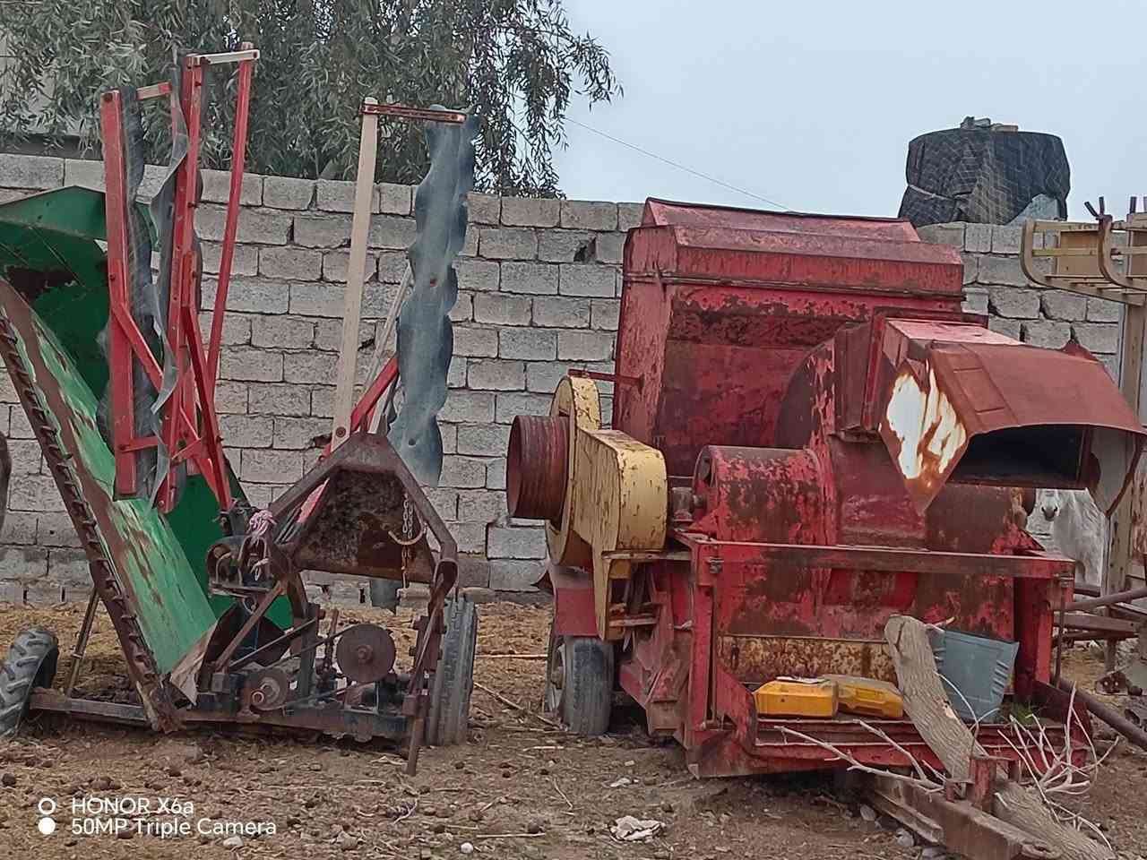 يوجد مقطورة وگراضة وحاصودة وعربانتين للبيع الاستفسار اتصل على هاذا الرقم  ***********
