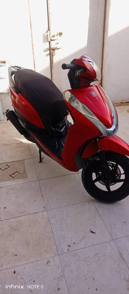 دراجة كوري مكفول كفالة عامة محرك نضيف موديل 2024 كهربائيات كلهة شغالة  لايت بكلايت اشاير هورن  بريكات امامي والخلفي دراجة نضيفة سعر ٣٥٠ وبيهة مجال مكاني ديوانية سنية شارع التجاري ***********
