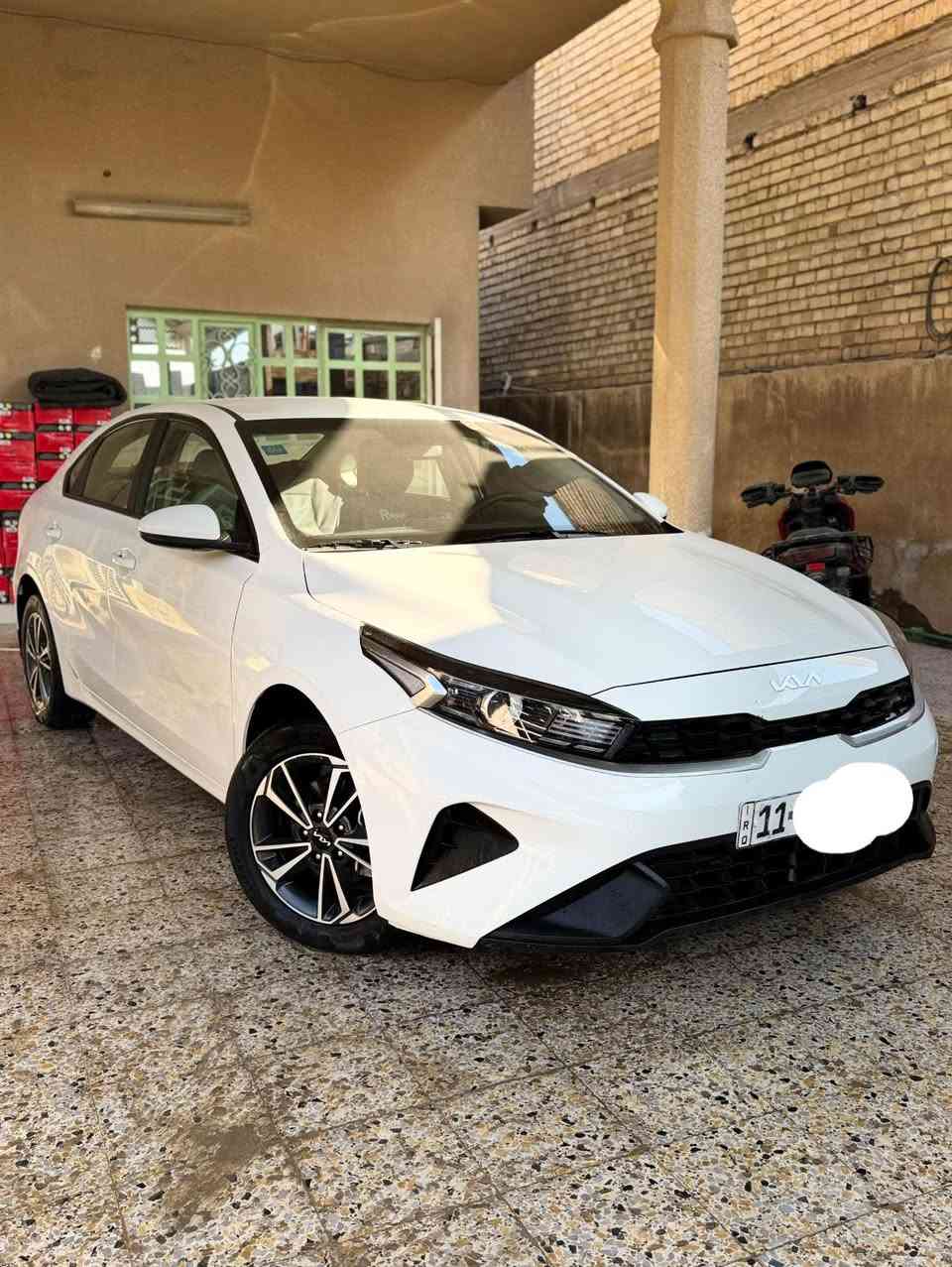 السلام عليكم ورحمة الله وبركاته للبيع
سيراتو 24 محرك 2000 نص فول  رقم بغداد باسمي داخل لونين ماشيه17الف بيهه ملاحظةموضح بالمنشور 

مكان السيارة بغداد ابي غريب 

السعر 175 بيهه مجال قليل الشراي يتصل ***********
