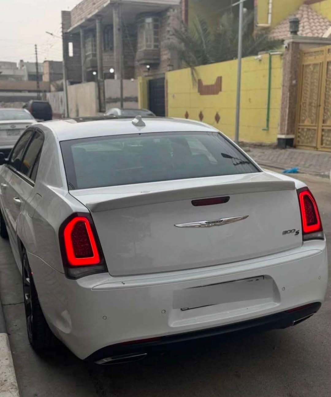 السلام عليكم 
كرايسلر s300
2018 
ماشيه 170 كيلو متر حقيقي 
سياره مال جناي مامشتغل بيها خط 
كفالة ومابيها اي نقص 
فول حساس امامي خلفي 
رادار جانبي اشاره مري 
مواصفات الاس معروفه 
سياره كفاله عدا مكانين صغار وموضحهم بالصور 
السعر 285 وبيها مجال 
مكاني بصرة
***********
