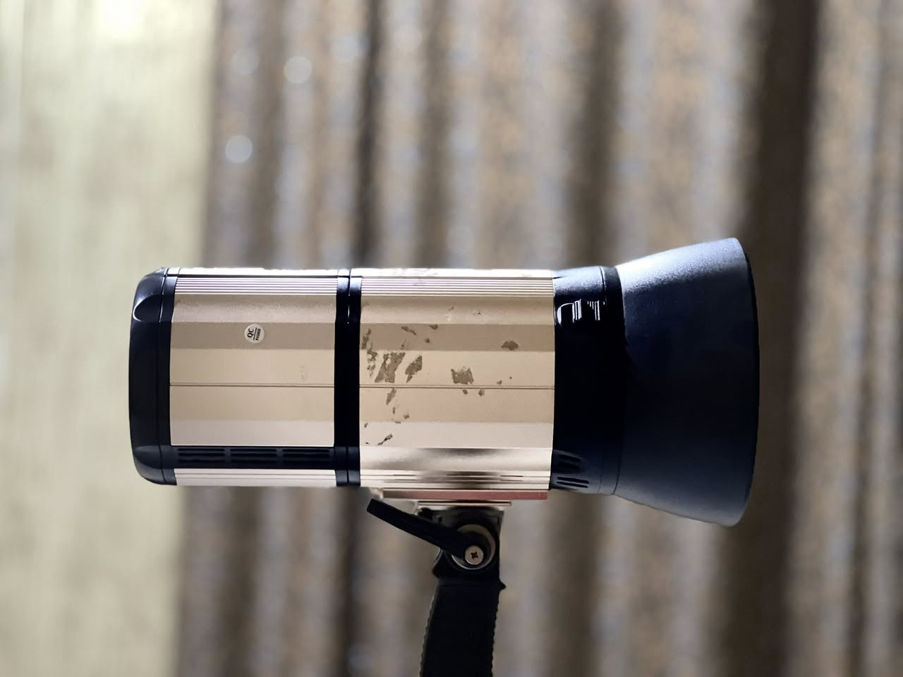 � للبيع فلاش NiceFoto K TTL-M احترافي + تريكر Nikon

فلاش ستوديو خارجي احترافي بحالة ممتازة جداً، نظيف وما بي أي عيب.

🔹 يدعم TTL
🔹 يدعم HSS لحد 1/8000
🔹 نظام 2.4G داخلي
🔹 بطارية ليثيوم قوية تدوم بالتصوير الخارجي
🔹 شاشة تحكم رقمية سهلة
🔹 مناسب للتصوير الخارجي بالنهار واللوكيشنات
🔹 ماونت Bowens يركب عليه كل السوفت بوكسات والملحقات

ويجي وياه:
🎯 تريكر NiceFoto نسخة Nikon

سبب البيع: تغيير نظام الكاميرا إلى سوني.

الفلاش شغال 100% ومجرب، مناسب للمصورين اللي يشتغلون أعراس، تخرج، بورتريه خارجي.

للتواصل خاص


**إذا كنت صاحب هذا الإعلان وتريد حذفه لأي سبب، رجاءا أرسل رسالة إلى الدعم الفني**