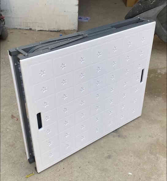 رجع توفر من جديد السرير الموديل العسكري يتطبك   الاطار حديد مربع الثقيل يتحمل اكثر من 200 كليو 
قياس العرض 80 في 200cm الطول ارتفاع 45 cm 
السعر 120. الف  
يوجد توصيل للكافة محافظات العراق 
للاستفسار والطلب يرجى التواصل على الرقم 0781 632 2337 واتساب للتواصل 
سما النهرين للاثاث المستورد
