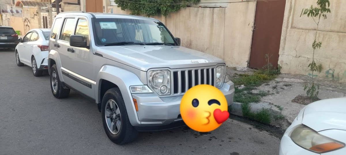 سلام عليكم جيب لبرتي موديل ٢٠٠٨ سياره كلين بدون اي حادث بعدها وضع شركه حتى محرك ما مفتوح رقمها مميز اربع أرقام رقم نينوى الدولي الجديد حتى الفور ويل شغال ماشيه ١٧٦ الف سعرها ١١٠بيع او مراوس هذا رقمي ***********
