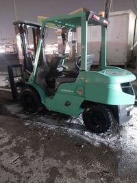 رافعه للبيع ٣ طن ٣سلايتات. ٠٧٧١٢٩٦٣٨٧٩