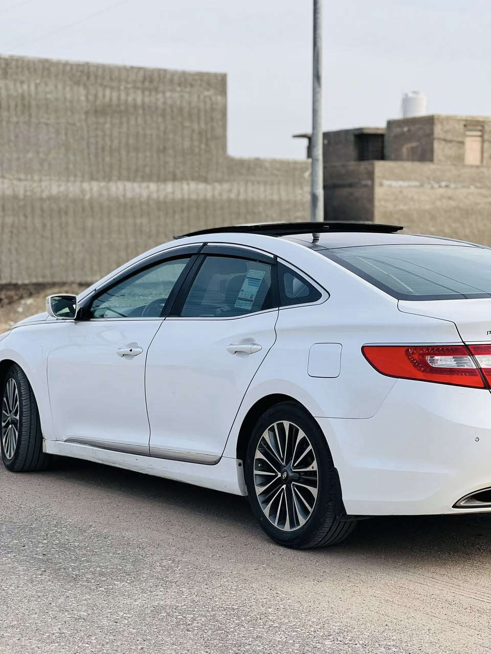 سياره هونداي ازيره موديل 14 رقم اربيل  تريد تحويل تريد وكاله السياره خليجي كفاله عامه عده بارد قليل في الباب خلف لصدر  كير ومكينه وحداديه كفاله ربع ماذب 
 عليه  مكان لسياره بابل محاويل #رقم الهاتف***********
$133
