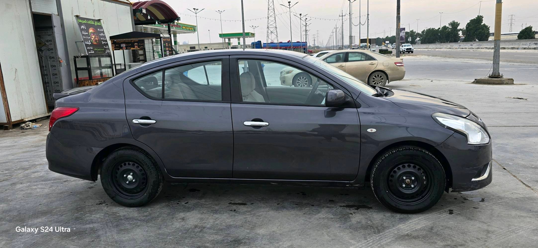 سلام عليكم 
للبيع نيسان سني هندي بليته زركه موديل 2022

ماشيه ٥٧ الف 

 رقم بغداد انكليزي 

باسمي حصرآ 

هزه جديده 

عنوان السياره بغداد الحسينية 

سعر 116$ وبيها مجال قليل 

رقم الهاتف 

***********