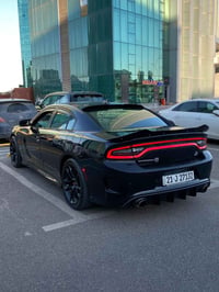 تشارجر SRT • ٢٠١٧ • رقم وسنة