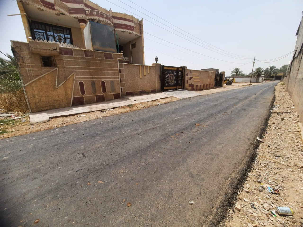 السلام عليكم 
بيت للبيع مع قطعة ارض 
سند ٣٥
المساحه نصف دونم البناء ٣٠٠متر 
بناء طابوك طابقين يحتوي الطابق الأول  على ٢غرف نوم وصاله واستقبال وحمام ومطبخ بارد وحار
والطابق الثاني ٣ غرف نوم واستقبال وحمام ومخزن 
وكذالك تواليت خارجيه وحمام خارجي 
متوفر كل الخدمات ماء كهرباء وتبليط لحد لباب بيت جاهز من كل الخدمات 
العنوان تقاطع النهروان مقابل القريه النفطيه للإستفسار 
***********
