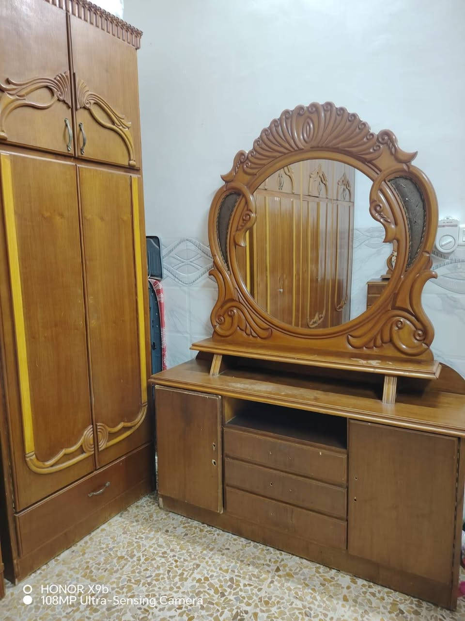 غرفه للبیع السعر 700وبي مجال ***********
