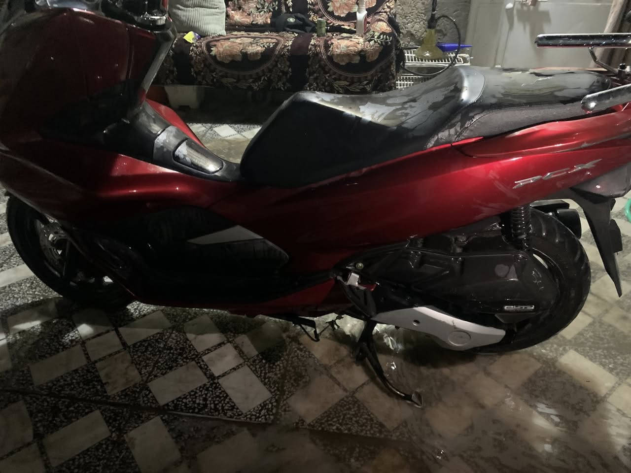 سلام عليكم pcx جيل 3 كوري 125 cc
ضرر ويل خلفي ممشاها 41 الف صوره موضحه 
مكانه بغداد شعب *********** واتساب فقط 
سعر 150’1 دولار
