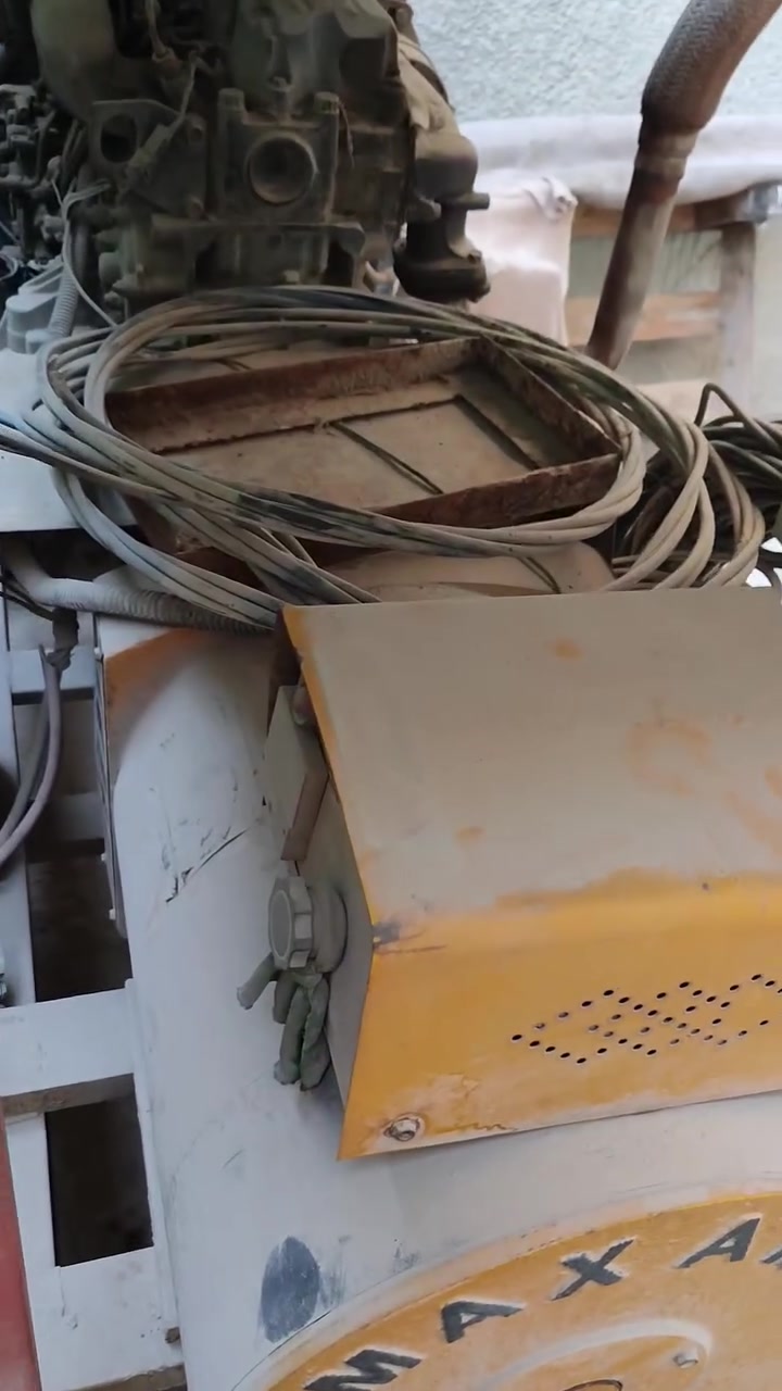 مولد كيا شرط الشغل 30 kv بحاله جيده والله مال محل لحيم بالصناعيه تفحص يمي وتتاكد بس جيبلك باتري تشغيل حتى الضفيره مال التوصيل للكهرباء موجوده السعر 18 ورقه مكاني الزبير 
*********** واتساب موجود
