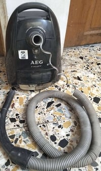 مكنسة كهربائية