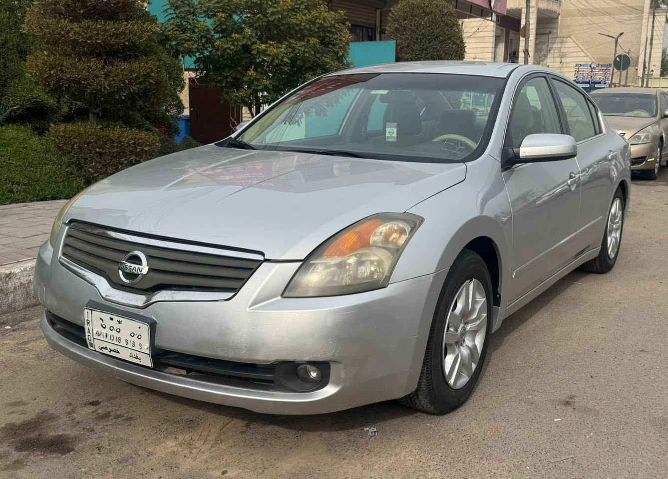 السلام عليكم
للبيع نيسان التيما 2009 خليجي
سيارة جديدة بمعنى الكلمة مخزنة
والصور تحكم بالنظافة
ماشية 134 الف كيلو حقيقي
مواصفات الخليجي رقم بغداد 
سياره حلوه وكامله مابيها كل نقص 
صبغ فقط دعامية امامية
سعرها 95 ورقة وبيه مجال بسيط
عنوانها بغداد شارع فلسطين 
رقم الهاتف ‭0770 422 2377‬
