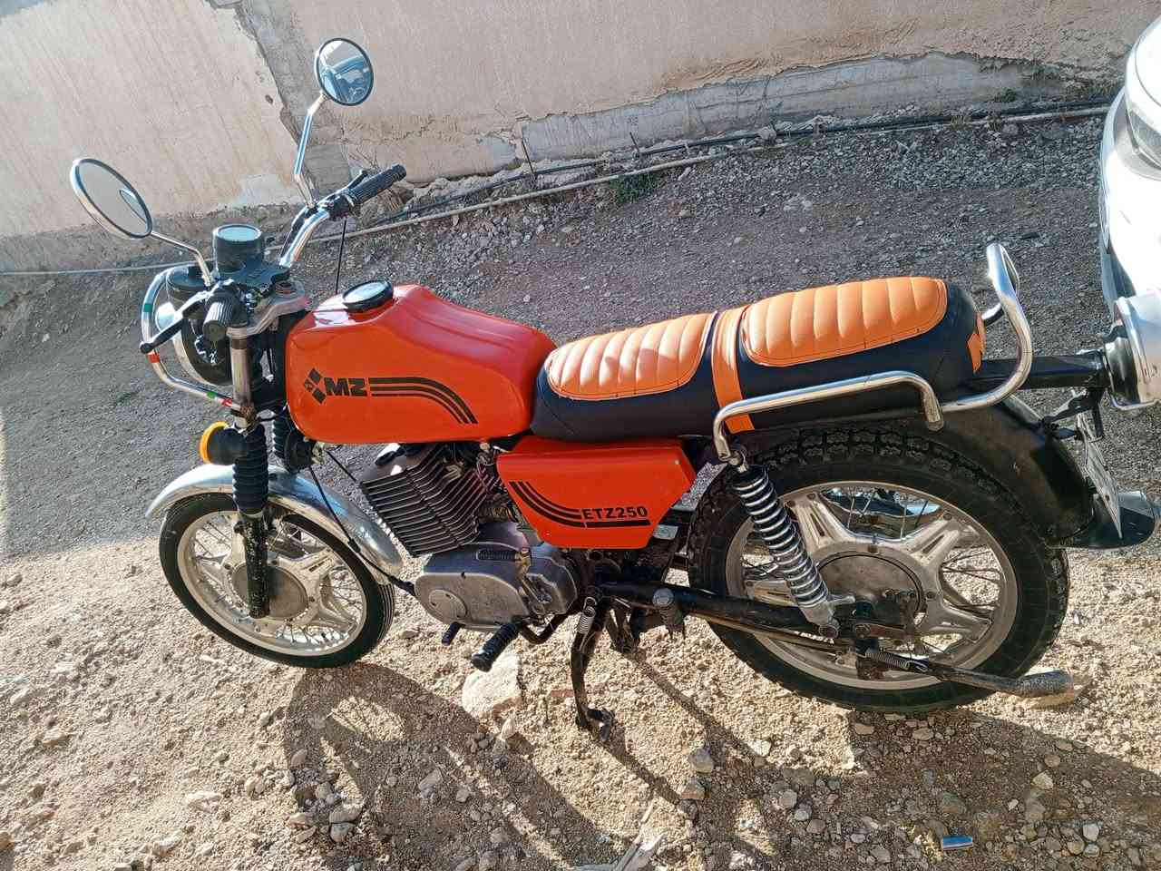 MZ-82.   ***********
للبع سعر 950 عنوان الانبار ...... 
دراجه مرقمه رقم نينوى ...بدون سنويه ورقم
