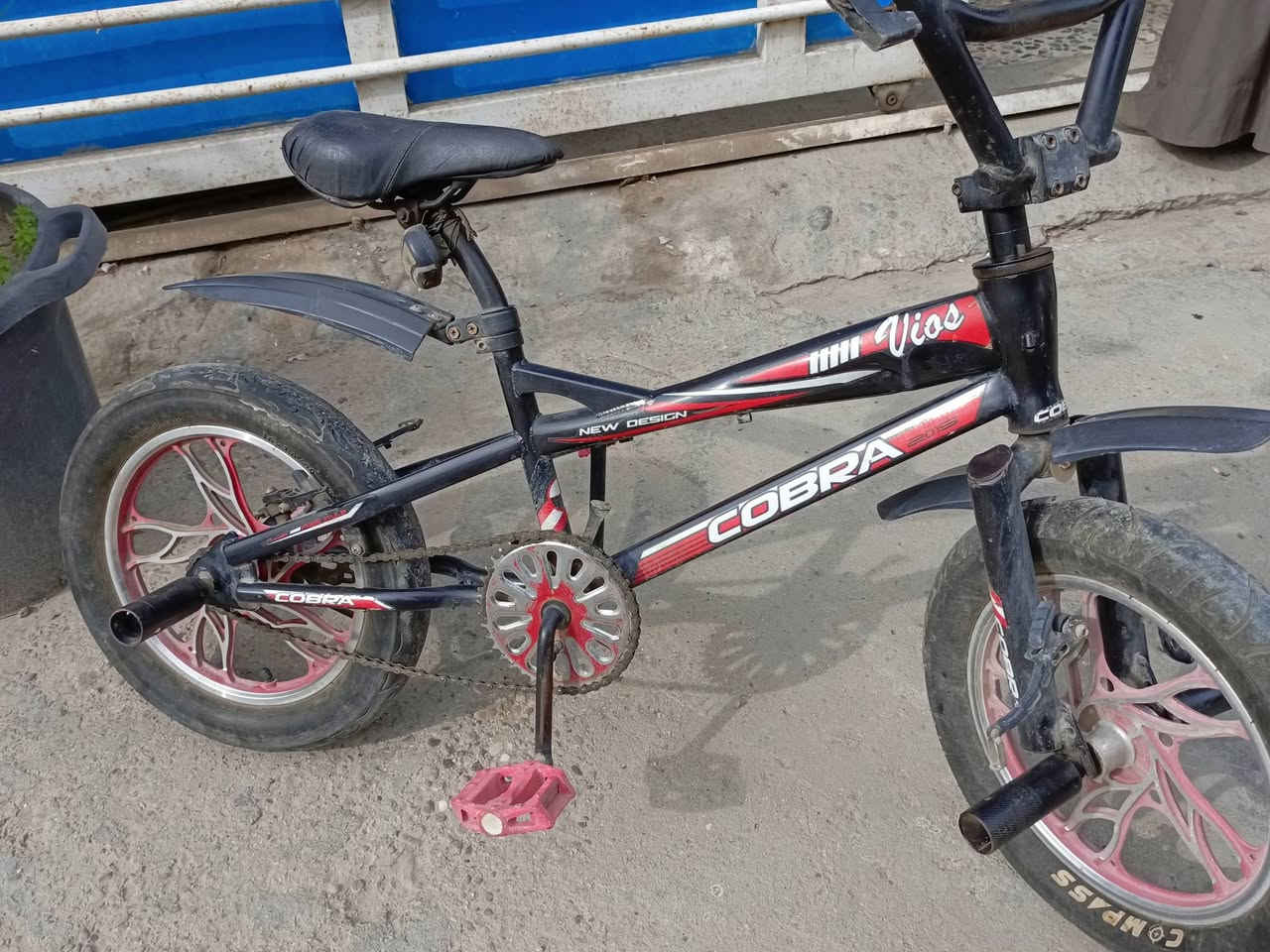 بايسكل كوبرا أصلي
حجم 16
مكينه بلادي 
بريك بلمكينه 
السعر 40 الف 
للتواصل ***********
