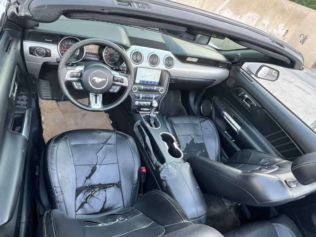 سلام عليكم موستنك أيكو بوست 2017 فول بريموم محرك كير وضع شركه ممفتوح ماشيه 57 ميل حادثه جاملغ وبنيد وهنا بيه جاملغ خلفي صور ماعنديي
بيه مقدمه الشواصي مصبوغه حزام عده الجنطه  سنويه صاقطه صار سنه تريد تحويل او وكاله سعر 105$  مكاني بغداد الاسكان للتواصل *********** بغداد, العراق
