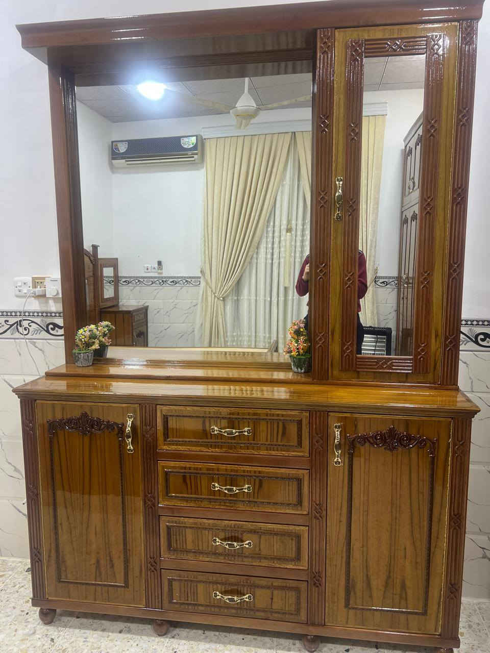 غرفة نوم طابقين خمس أبواب حسب طلب الزبون 
شغل درجة اولى وصبغ رش درجة اولى 
شغل معمل نجارة الجمال في بروانة قرب محطة تعبئة وقود بروان 
للاستفسار على الخاص او على الرقم ***********
