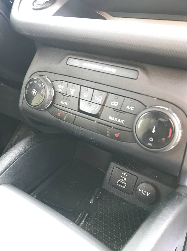 بڕۆنکۆی سپۆڕت 2023 bigbend
۳ پستن تۆڕبۆ 1.5 
دەبڵ ئەکسل 
5 مۆدی لێخوڕین 
کوشین هیتەر 
کوشین کارەبا 
ئاوێنە کارەبا و حەساس 
لایت LED و بلاجکتۆر LED 
apple car & android auto 
شەحنی وایەر لێس 
تایەی بیلادی لەسەرە 
بەس بۆنیت سبوخە بێ ئێڕباگ و بێ ژۆرێ 
ڕەقەم شانسیم دانایە 
سعری 160 و مەجالی تێدایە 
*********** whatsapp أربيل, العراق
