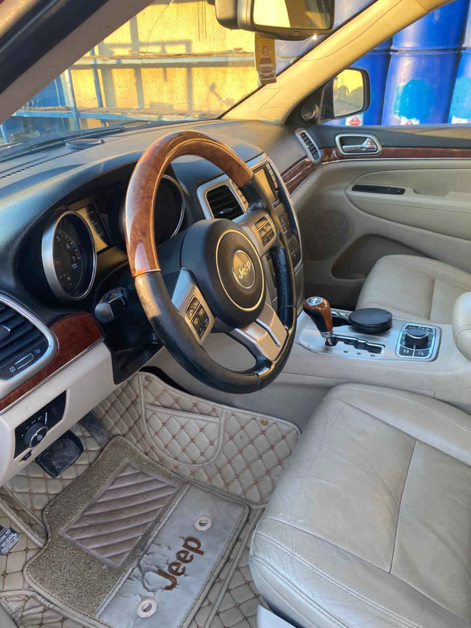 بسم الله الرحمن الرحيم
السلام عليكم ورحمة الله وبركاته
للبيع جيب شيروكي 2013 خليجي
داخل عسلي
دركة صاج
كير 6نمر
بانوراما
مكينة 3600جديده
صدر امامي وخلفي خير من الله تدفئة تبريد كشنات
كير مكينه خير من الله مكفولات
جوبلسات السياره 
تبريد تدفئة فووول 
بدون حادث فقط بارد باب خلف سائق وجاملغ امامي خشم البنيد حيل صغيره 
رقم بغداد مشروع وطني باسمي تحويل نفس اليوم 
السعر 178وبيها مجال لطيبين 
مكان السياره صلاح الدين الدجيل 
للاستفسار الاتصال على الرقم 
***********
