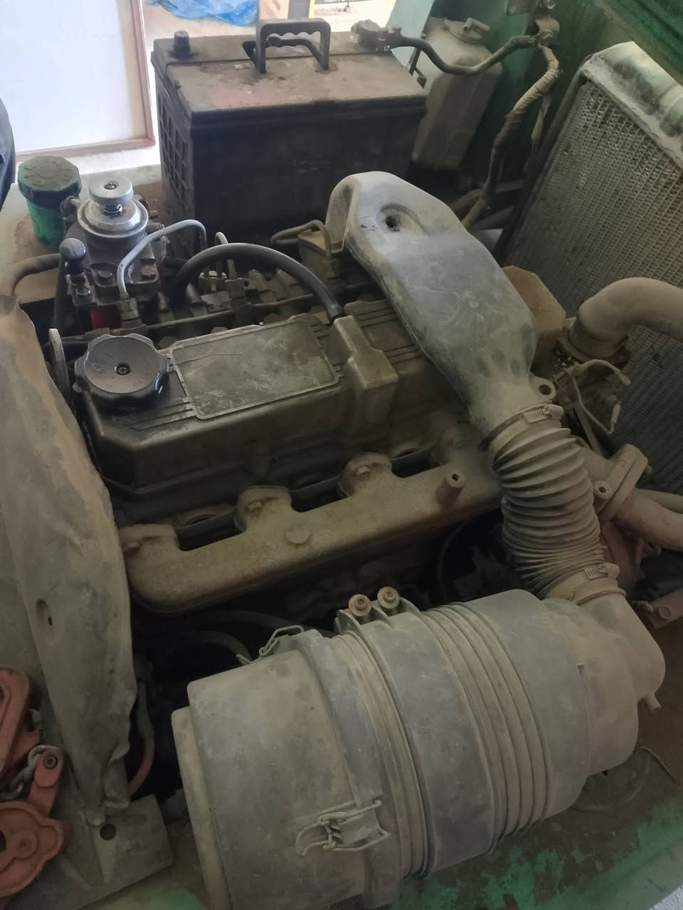 رافعه شوكيه 50 ورقه وبيها مجال 2طن ونص 3حركات بدون اوراق  مكينه مستوبيشي بلاد تاير امامي ربل والخلفي جوبلس  مكاني البصره مكلف بالنشر ***********
